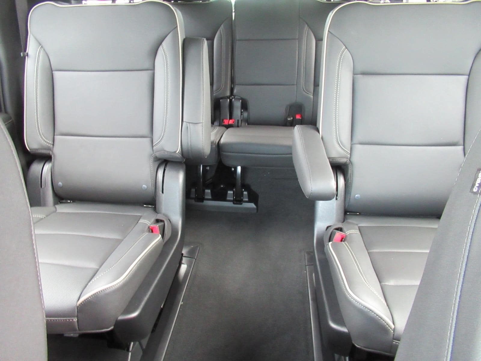 2025 Chevrolet Suburban Premier - Photo 37