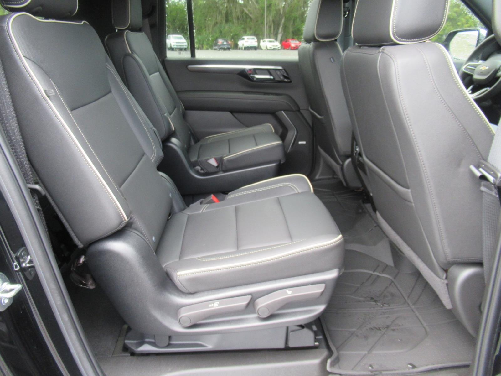 2025 Chevrolet Suburban Premier - Photo 32