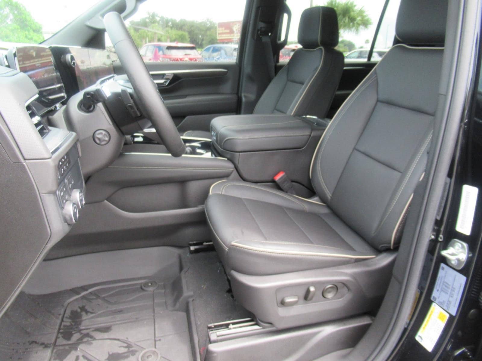2025 Chevrolet Suburban Premier - Photo 18