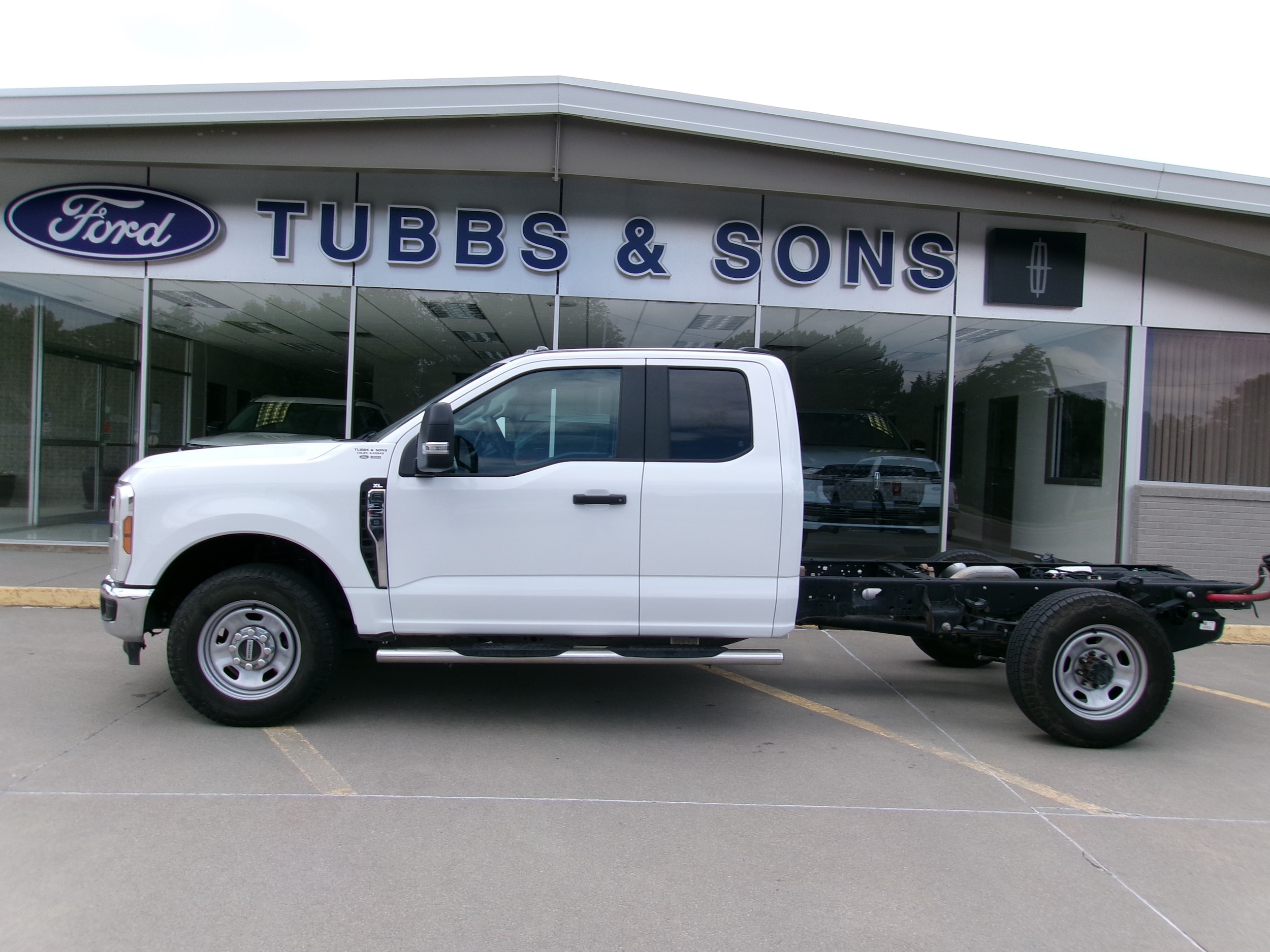 2024 Ford F-350 Super Duty Chassis Cab XL