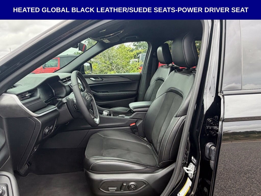 Used 2025 Jeep Grand Cherokee Altitude Altitude 4x2