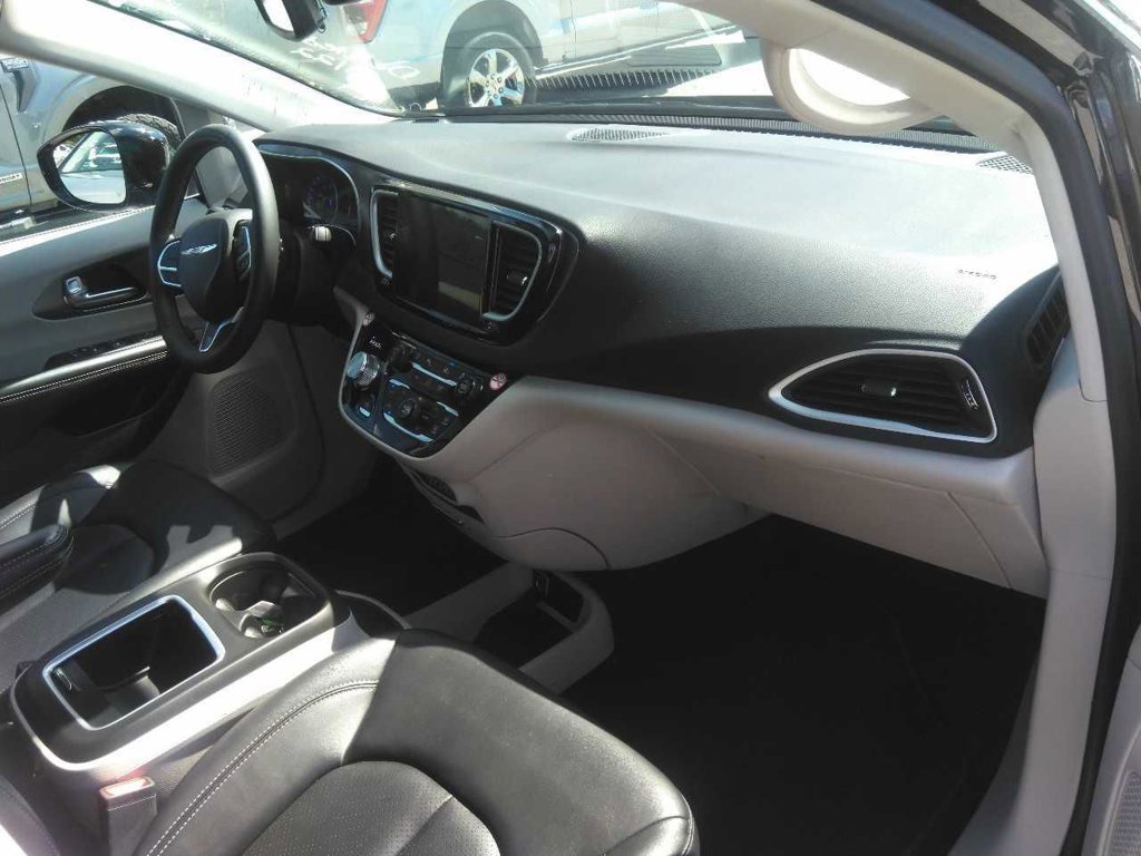 Used 2024 Chrysler Pacifica Touring L Touring L FWD