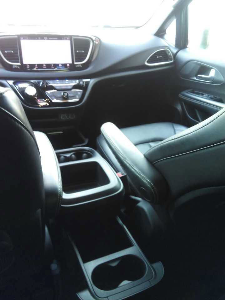 Used 2025 Chrysler Pacifica Select Select FWD