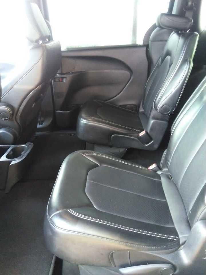 Used 2025 Chrysler Pacifica Select Select FWD