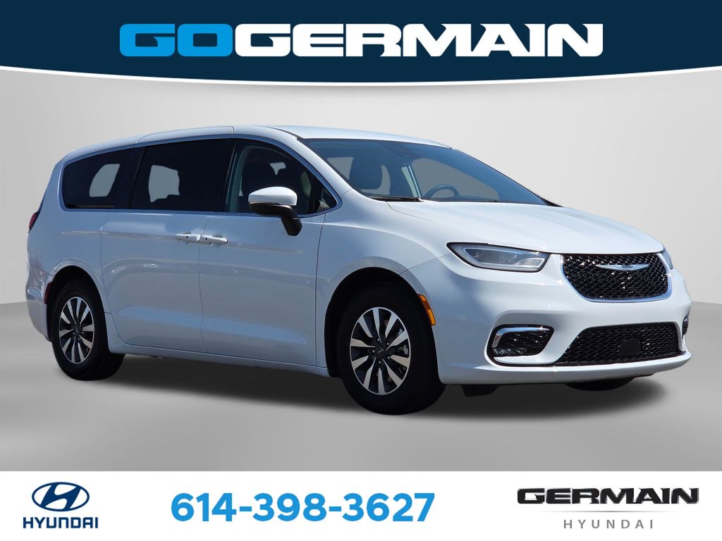 Used 2023 Chrysler Pacifica Hybrid Touring L Minivan/Van
