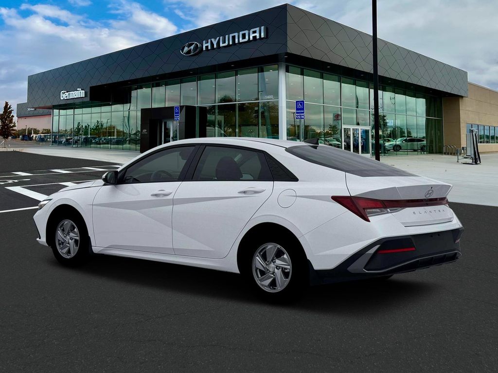New 2026 Hyundai Elantra SE Sedan