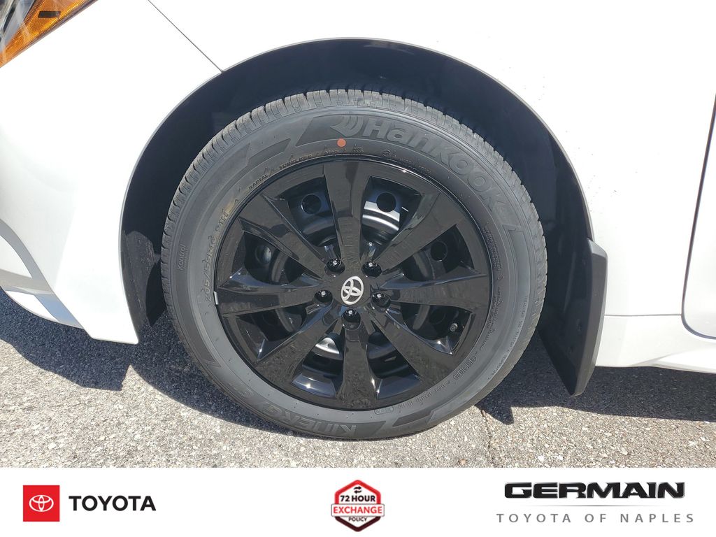 2026 Toyota Corolla LE - Photo 11