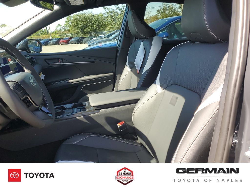 2026 Toyota Camry SE - Photo 17