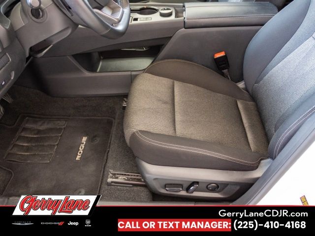2025 Nissan Rogue SV - Photo 12