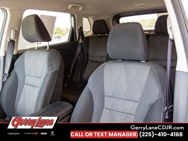 2025 Nissan Rogue SV - Photo 13