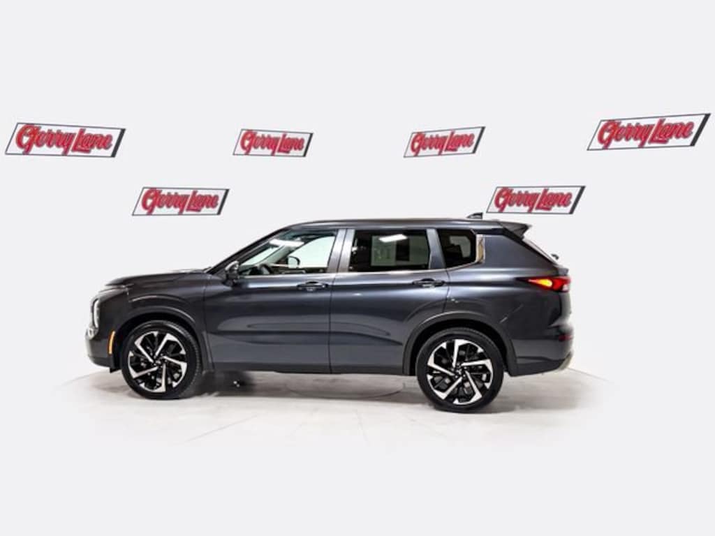 Used 2024 Mitsubishi Outlander SE SUV