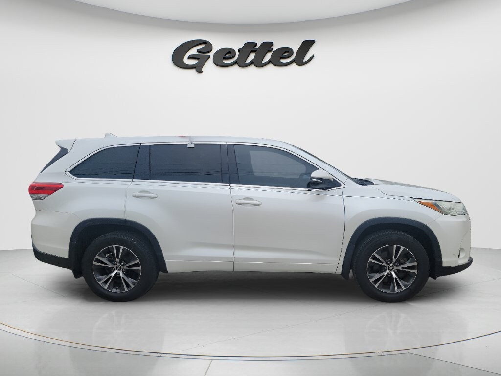 Used 2018 Toyota Highlander LE Plus V6 SUV