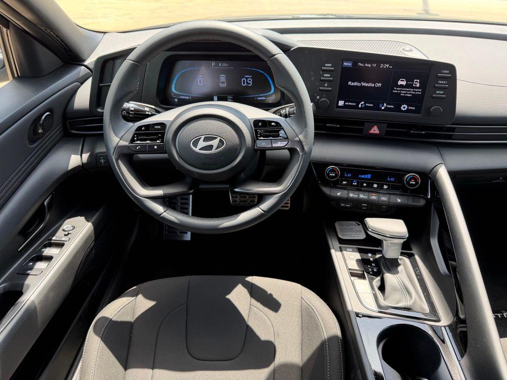 2026 Hyundai Elantra SEL - Photo 16