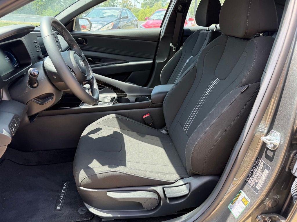 2026 Hyundai Elantra SEL - Photo 10