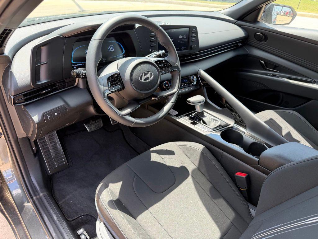 2026 Hyundai Elantra SEL - Photo 12