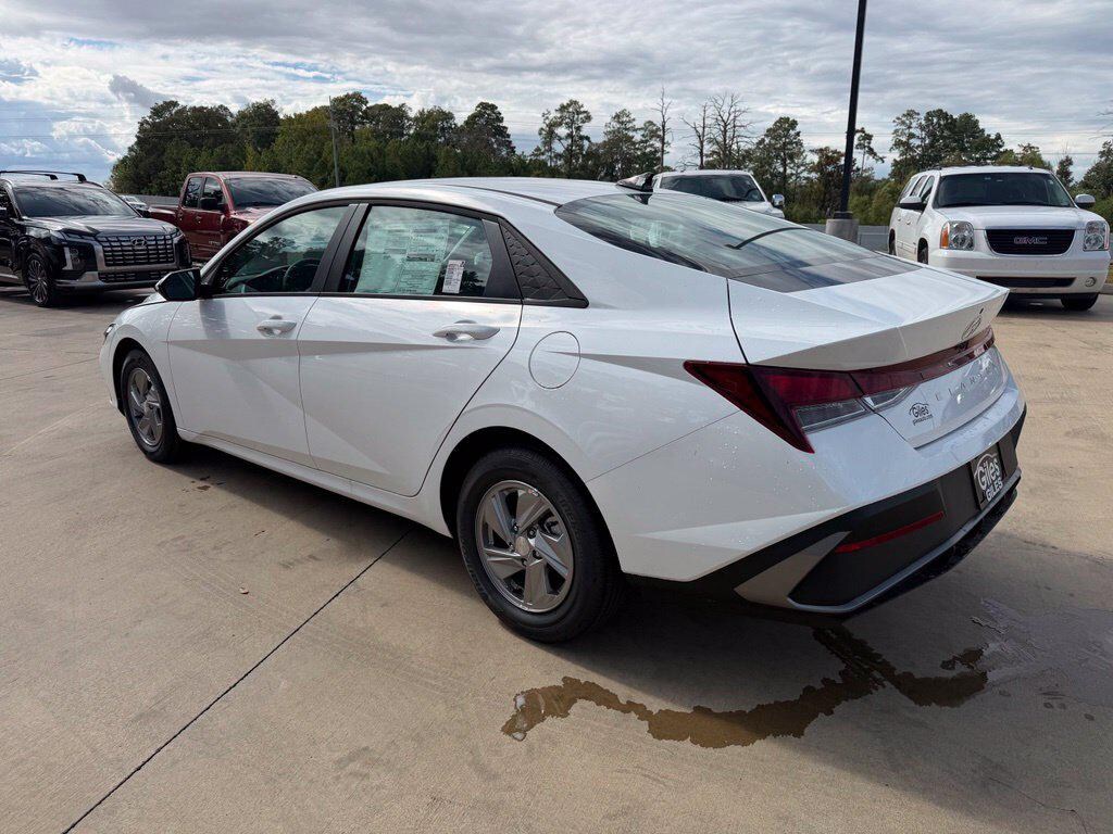 New 2026 Hyundai Elantra SE Sedan