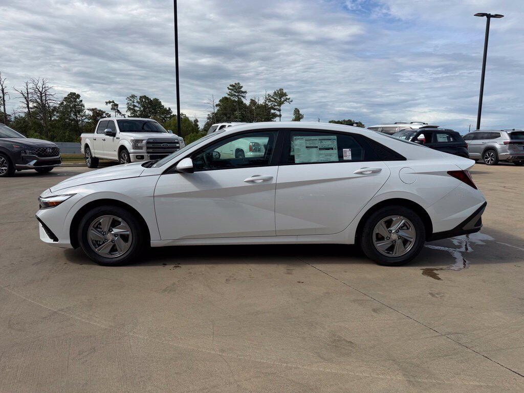 New 2026 Hyundai Elantra SE Sedan