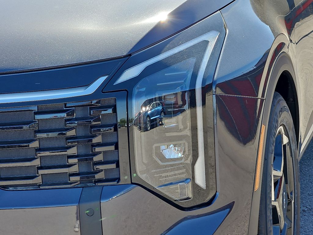 2026 Kia Sportage EX - Photo 9