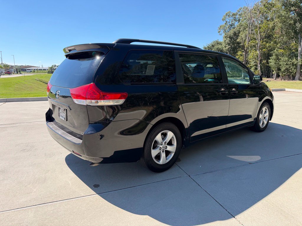 Used 2014 Toyota Sienna LE Minivan/Van