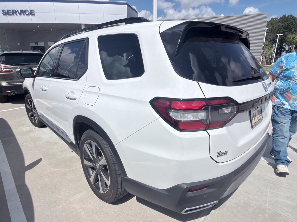 Used 2025 Honda Pilot Touring SUV