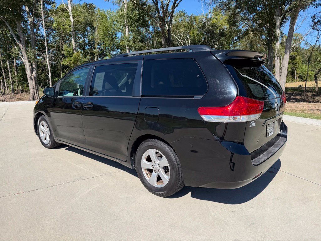 Used 2014 Toyota Sienna LE Minivan/Van