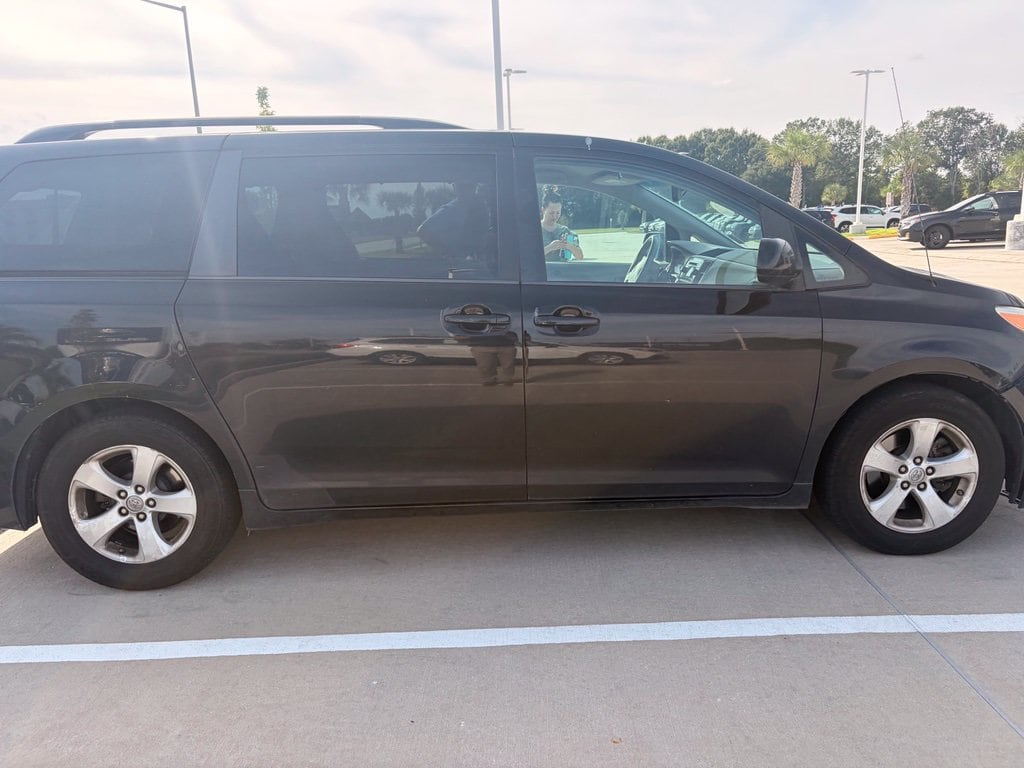 Used 2014 Toyota Sienna LE Minivan/Van
