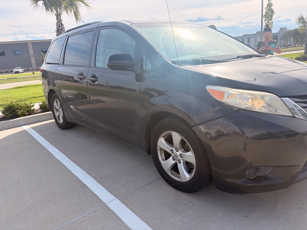 Used 2014 Toyota Sienna LE Minivan/Van