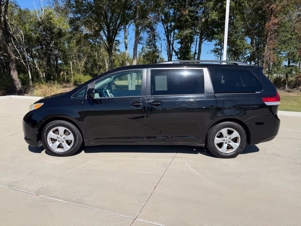 Used 2014 Toyota Sienna LE Minivan/Van
