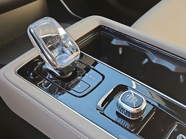 2026 Volvo XC90 Plus - Photo 26