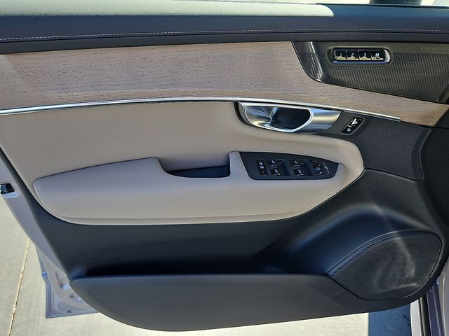2026 Volvo XC90 Plus - Photo 15