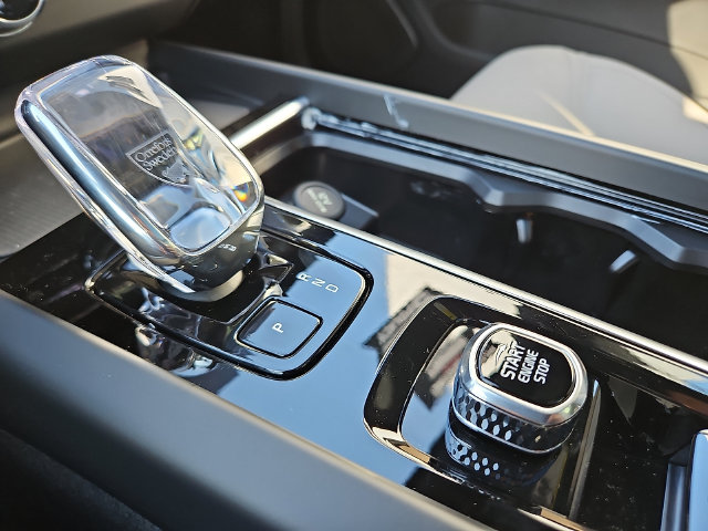 2026 Volvo XC60 Plus - Photo 27