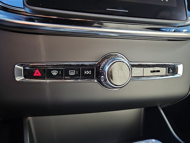 2026 Volvo XC90 Plus - Photo 25