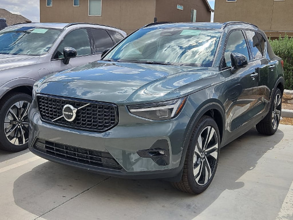 New 2026 Volvo XC40 B5 Ultra SUV