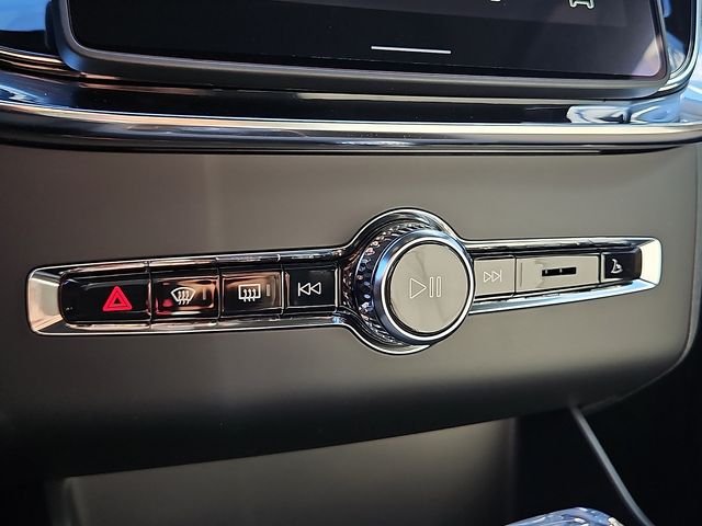 2026 Volvo XC90 Plus - Photo 25