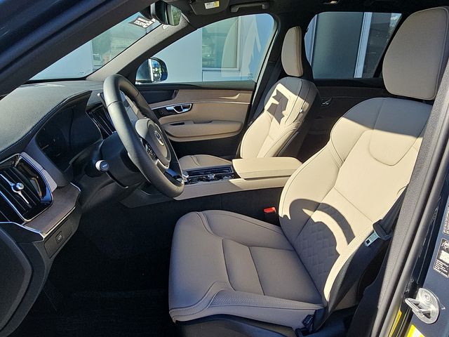 2026 Volvo XC90 Plus - Photo 17