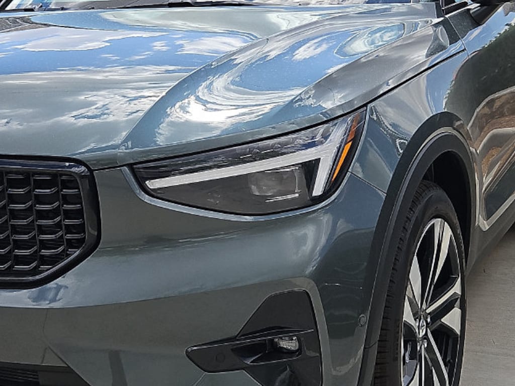 New 2026 Volvo XC40 B5 Ultra SUV