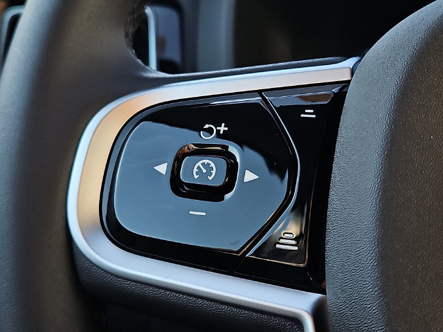 2026 Volvo XC60 Plus - Photo 20