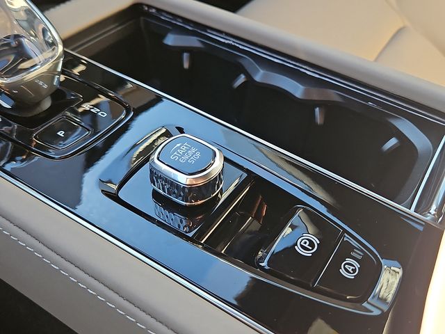 2026 Volvo XC90 Plus - Photo 26