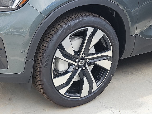 New 2026 Volvo XC40 B5 Ultra SUV