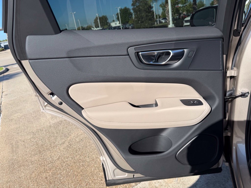 2026 Volvo XC60 Plus - Photo 15