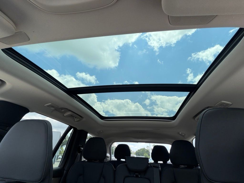 2026 Volvo XC90 Plus - Photo 24