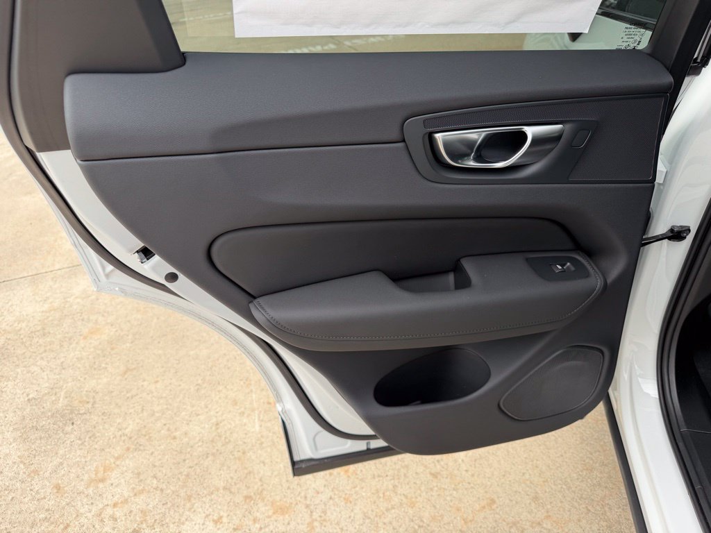 2026 Volvo XC60 Plus - Photo 15