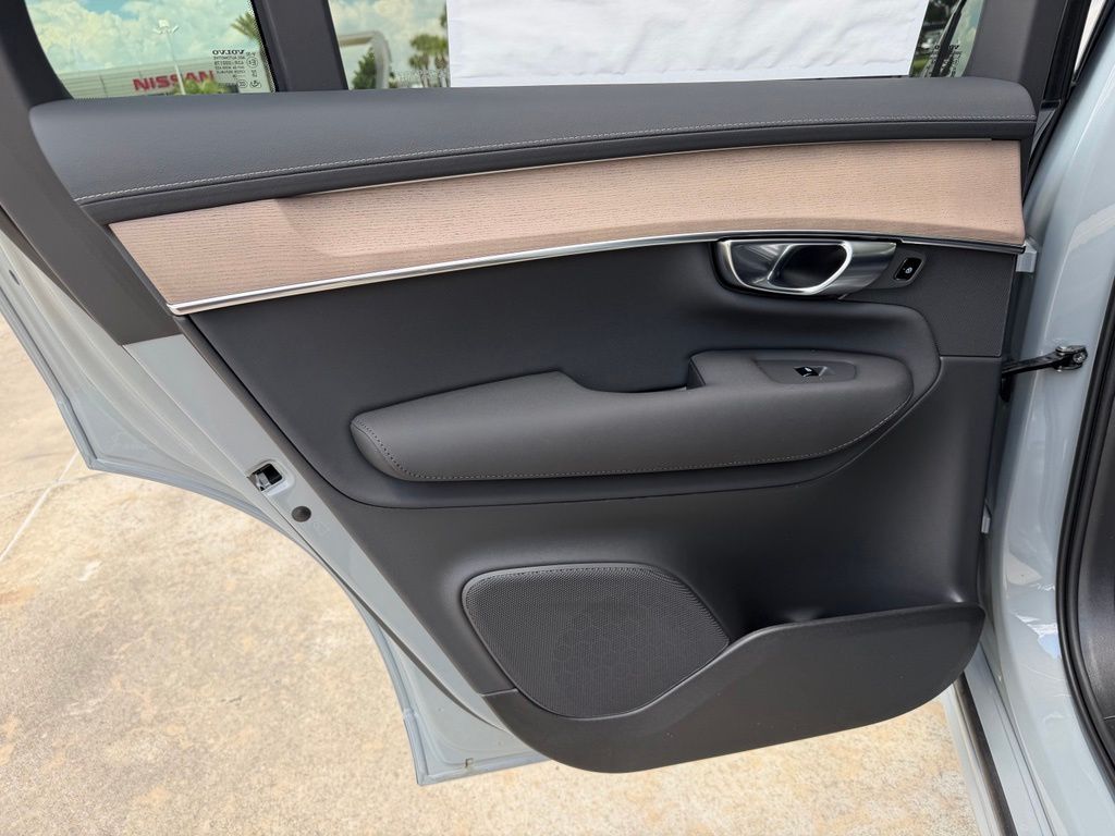2026 Volvo XC90 Plus - Photo 15