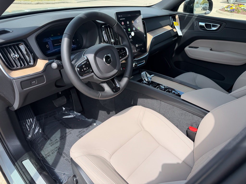 2026 Volvo XC60 Plus - Photo 12