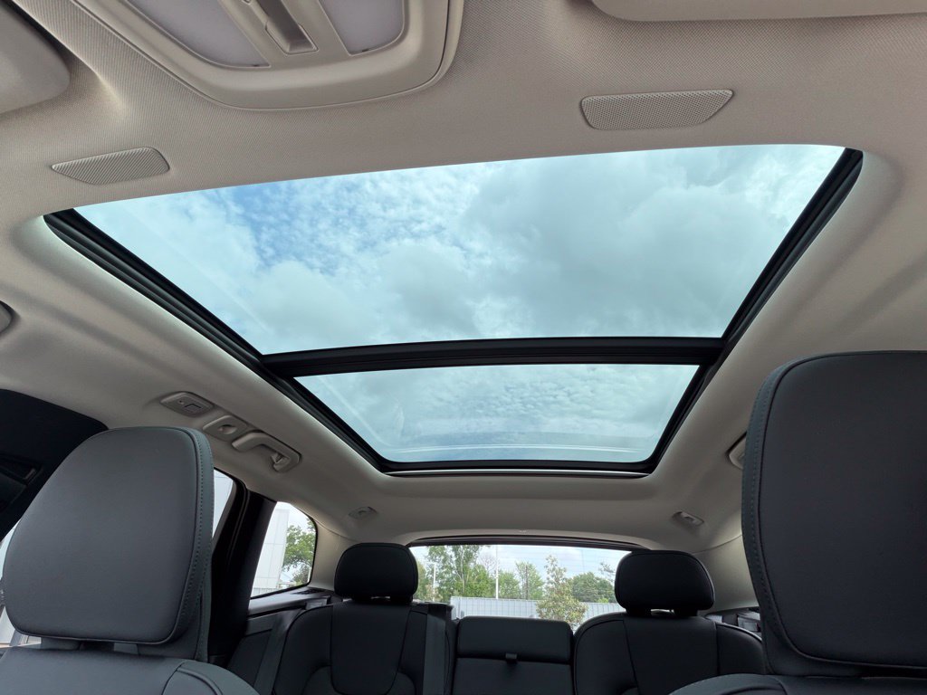 2026 Volvo XC60 Plus - Photo 24