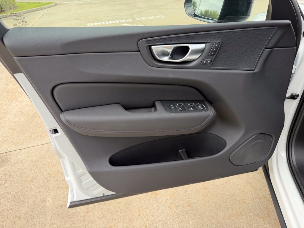 2026 Volvo XC60 Plus - Photo 13
