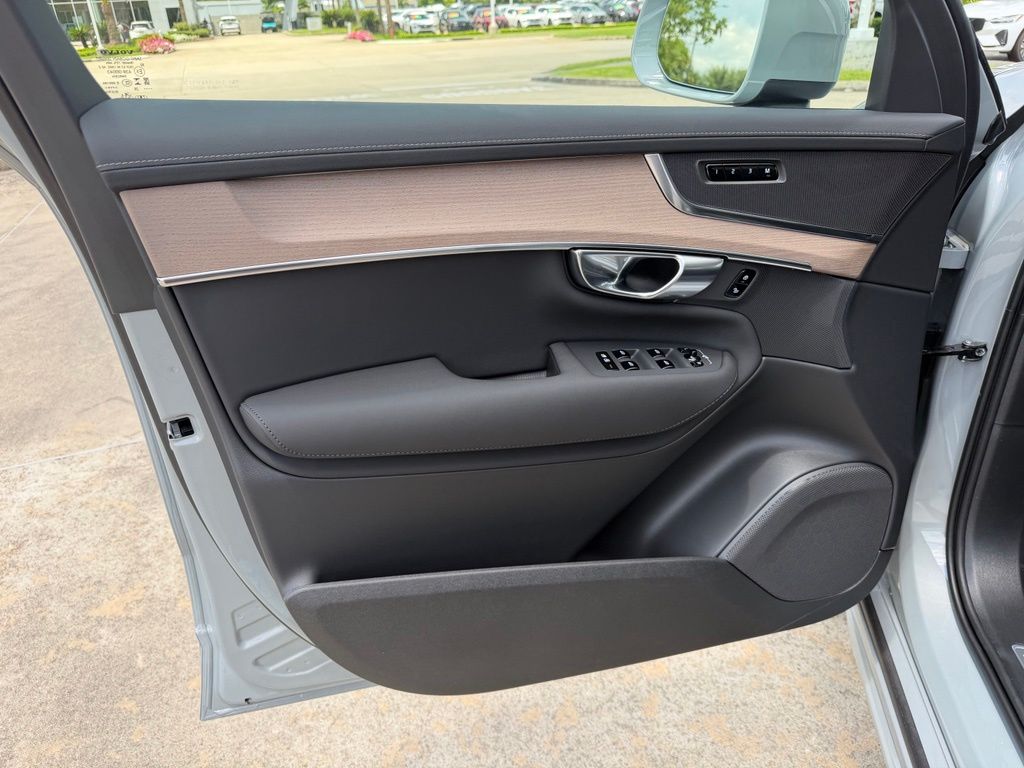 2026 Volvo XC90 Plus - Photo 13
