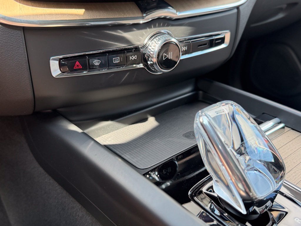 2026 Volvo XC60 Plus - Photo 21