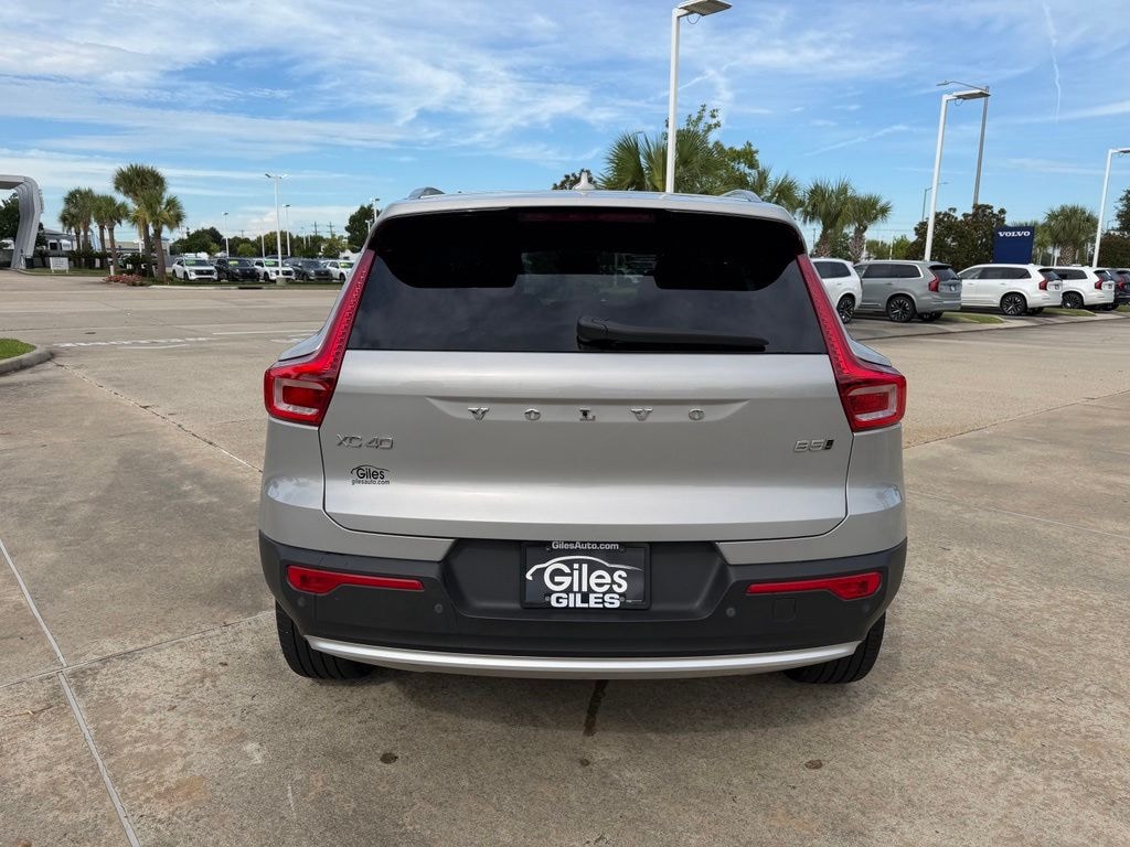 Used 2023 Volvo XC40 B5 AWD Core SUV