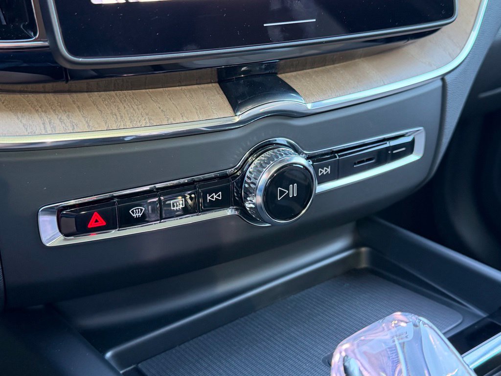 2026 Volvo XC60 Plus - Photo 22